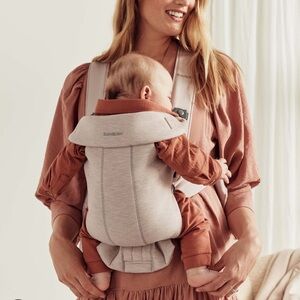 BabyBjörn Mini in Beige